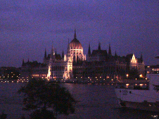 ブダペストといえば夜景が有名です！ということで見に行きました！国会議事堂です。