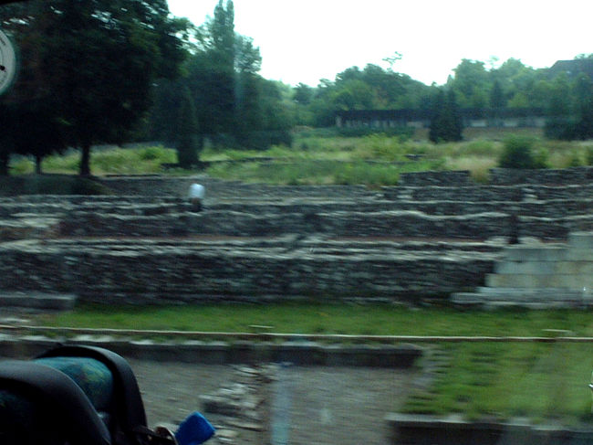 旅行三日目の朝、オーブダ地区にあるアクィンクム遺跡横を通ってブダペストを北へ。センテンドレに向かいます。