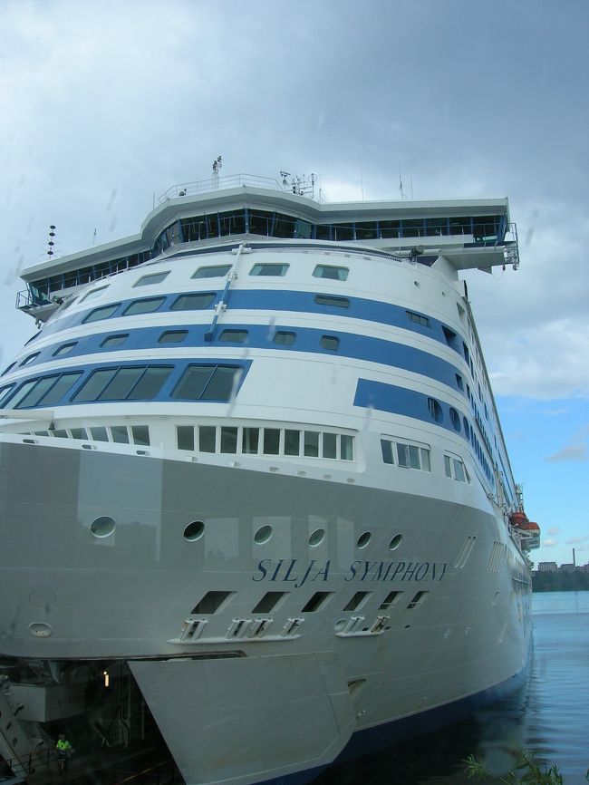 ﾌｨﾝﾗﾝﾄﾞへはｽｴｰﾃﾞﾝのストックホルムから、豪華客船シリアラインの船（58,000t）に乗って入国しました。<br />船で一泊しましたが、ショーとかカジノがあり楽しかったです。