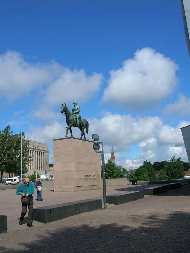 ﾌｨﾝﾗﾝﾄﾞ国民の英雄「ﾏﾝﾈﾙﾊｲﾑ」です。<br />彼はロシアとの防衛戦に勝ち、後一歩の所でロシアを敗戦にまでできたのに、「守るだけ」と言って引き返しました。<br />