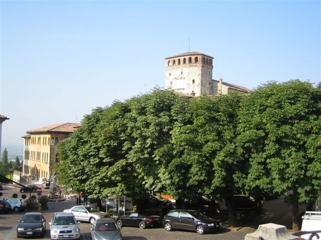 丘からの見下ろすバッサノの街は典型的なイタリアのパノラマ