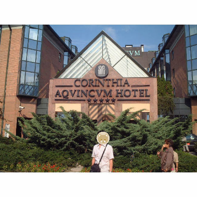 ブダペストのホテルはオーブダ地区にある「コリンシア・アクィンクム」です。ホテルには温泉プールがついていて、水着着用でした。33度と38度のプールがあり、ぬるめなのでゆっくりつかることができました。