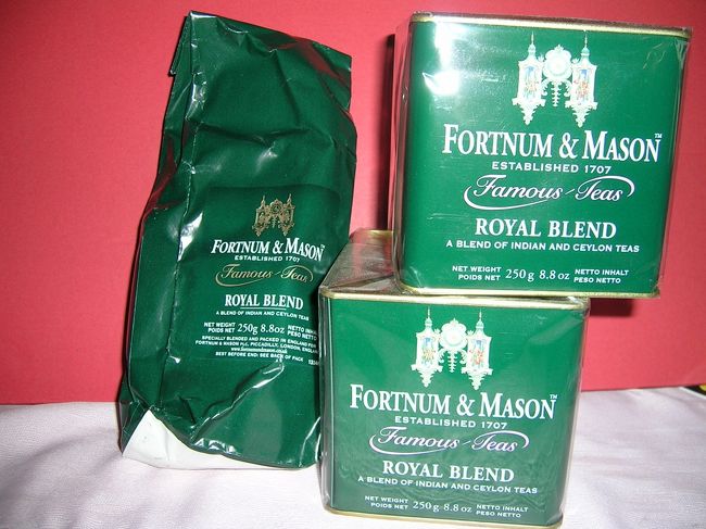 ◆『フォートナム＆メイソンのロイヤルブレンドで?す♪』<br />で、そのまま公園を右に行き、とりあえず私のロンドンで一番の目的とも言える「フォートナム＆メイソン」を買いに店まで散歩♪お目当ての「ロイヤルブレンド」を缶で３個、大袋で４個買って、すっかり満足♪満足♪お土産用にも「ロイヤルブレンド」のティーパック幾つか買って、お買物は終了♪(実は15年前からこのお茶ばかり飲んでる)