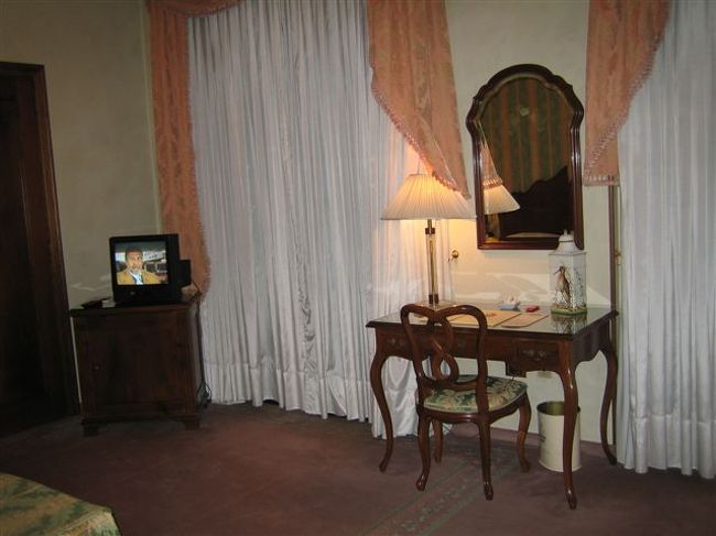 部屋は猫足の家具で統一されていたが、お風呂はジャグジー付