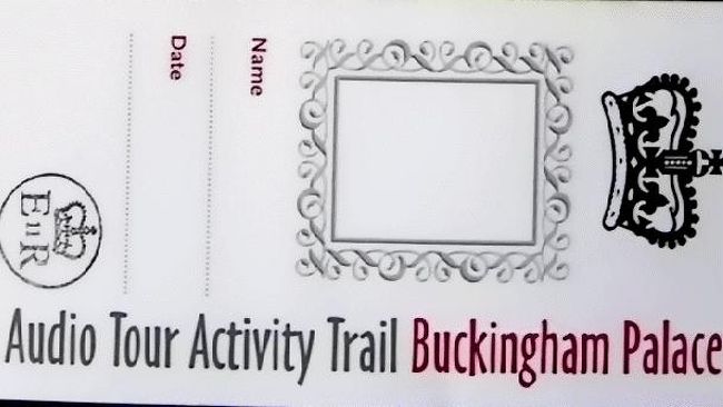 ◆『バッキンガム宮殿ツアー配られたパンフ♪』 <br />大広間にはエリザベス女王が実際にその部屋で民間人に受勲するシーン等がビデオで流されてて「思ったより狭い部屋で行われるだな?」と、親近感を感じましたよ(^。^）そうそう、ワシントンでホワイトハウス見学の時も狭い部屋に驚きましたけどネ(笑)