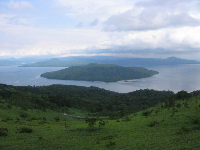 屈斜路湖：美幌峠より。壮大な眺めだった。頂上に来る途中でバイクを止めると、鶯が鳴いていた。
