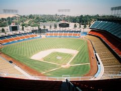 【初、ドジャー・スタジアム】

ロサンゼルス（Los Angeles）に到着しました。
まず向かったのはドジャー・スタジアム（Dodger Stadium）でした。
当時、野茂英雄がドジャースにいたこともあってこの球場は野球ファンでなくても有名でした。