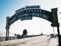 【サンタモニカ・ピア】

映画「フォレストガンプ」などで登場するサンタモニカ・ピア（Santa MOnica Pier）です。
後はノープランなので午後はビーチでゆっくりしました。
