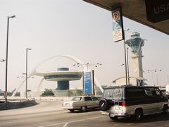 【ロサンゼルス国際空港到着】

定刻の9:45にロサンゼルス空港に着きました。
ここから国内線のアメリカウエスト航空HP078便に乗り換えてラスベガスへ向かいます。