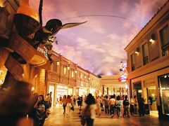 【フォーラム・ショップス】

シーザースパレス内にあるショッピングモール、フォーラムショップスです。
ショッピングの他にレストランなどもあります。
天井の色が変わったりしておもしろいです。