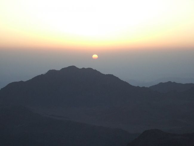 日が出てきました。<br />大歓声があがります。