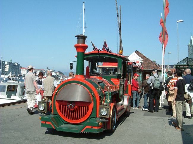 ベルゲンの市内を説明付（日本語あり）でぐるりと回ってくれる観光用です。時間があったので乗りました。