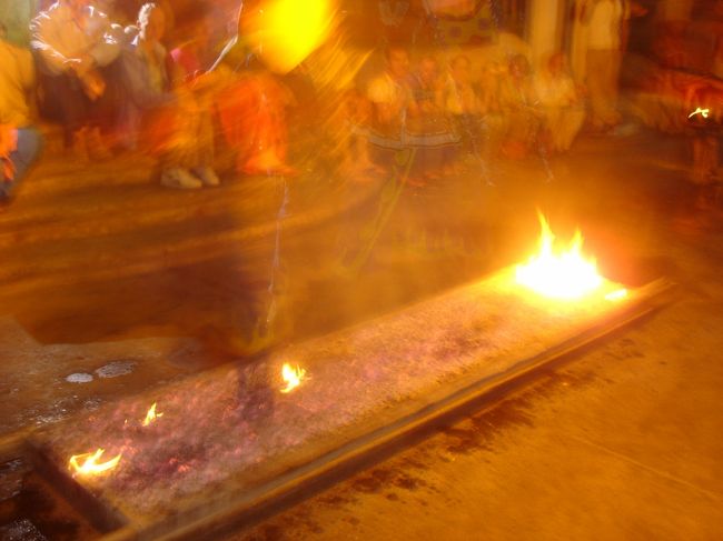 キャンディでみたダンス。インドのデリーでみたしょぼいダンスより断然いい。カラフルで時間もちょうどよかった。キャンディの夜は早い。ダンスが終わるとほとんどの店がもう閉まっている。夜はビールとつまみを仕入れてホテルでゆっくりするのがいいな。