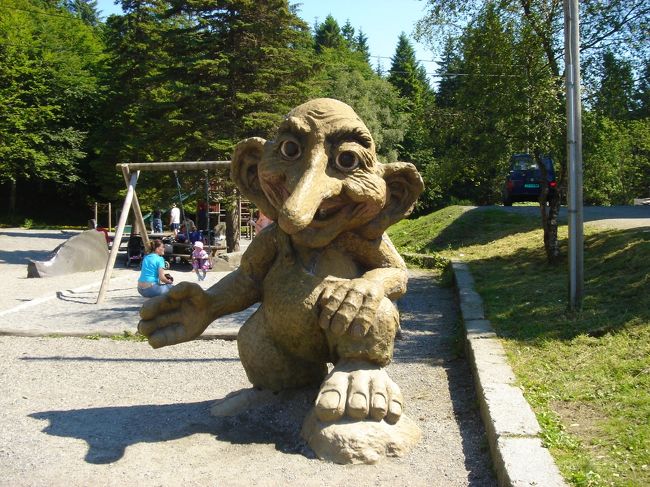かなり大きなトロールがあります　もちろん記念写真を一枚