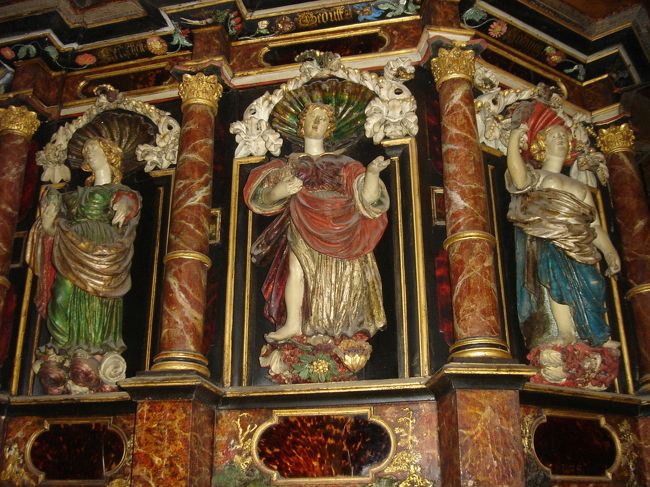 *聖マリア教会*　の中<br />ノルウェーバロック風装飾の最高峰