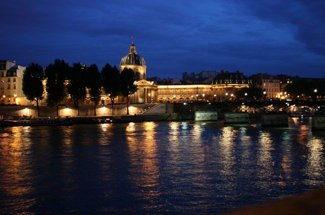 セーヌ川のライトアップです。