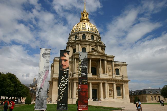 アンヴァリッドです。この中でナポレオンが眠っていると思うと・・・ゾクゾクしました。