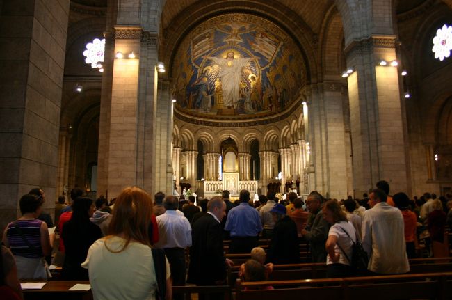 今日は日曜日、ミサが行われていました。