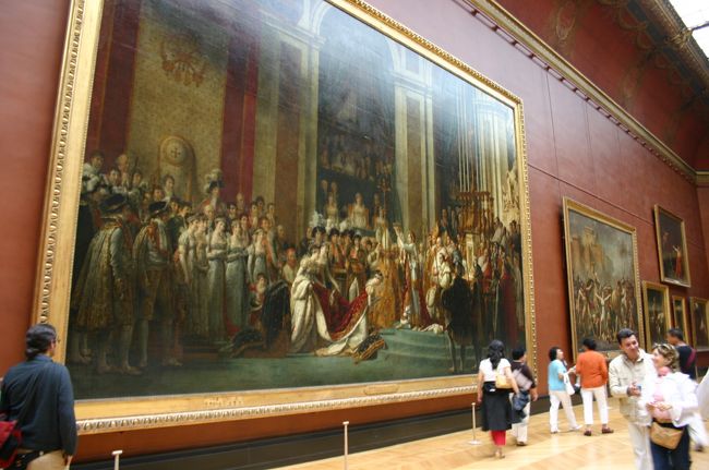 ルーブル美術館、ナポレオンの「戴冠式」です。こんなに巨大な絵画ねんですよ。ビックリしました！！