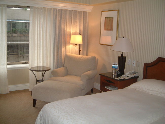 ホテル　シャーウッド（西華飯店）です！<br />ホテル内には自由に使えるサウナ、室内プール、スポーツジムがあり、毎朝、エクササイズとサウナで快調の一日が始まります。レストランは少々高値ですが、イタリアンレストラン“TOSCANA”は有名のようです。私達は“YU-YAN\