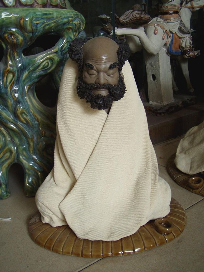 そうそう、広州から佛山までは、車で約１時間。<br />ボクらは拠点が番禺なので、番禺からだと４５分です。<br />そこから往復でタクシーチャーターして１００元。<br />おつりが来るなんてレベルの値段差じゃなく、帰りの飛行機代もＯＫ！みたいな感じです。<br /><br />こんな感じのも有ります。<br />見れば見るほど良く出来ている・・・買いそうになる自分を抑えるのに必死。。。(~~；；