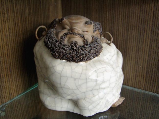 これはホントにお気に入り！<br />鍾馗を買いに来ましたが、この裸足がにょっこり出ているのがお茶目です。