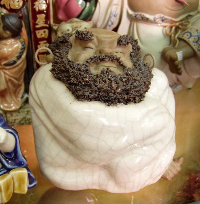 ここでは即買いは禁物！<br />数件歩くと、こう言うモノにも出会えますから。<br />同じに見えますが、親指が立ってて足の感じが違っています。<br />こっちは上海宅で日本渡航待ちしています。<br />