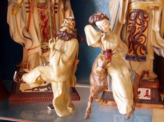 鍾馗百態！<br />“鍾馗嫁妹圖”の焼き物版。<br />これも良いなぁ。。。（涎）