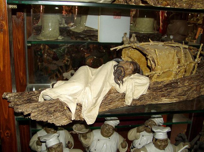 船で休む関羽。<br />ほのぼの感が有って良いなぁ。<br />下ではしゃぐコック集団が気になるんですが・・・