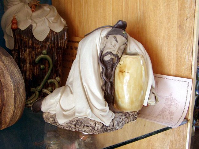 酔いどれ鍾馗は沢山有れど、酔いどれ関羽は初めて見た。<br />佛山の作者のセンスが光る一品！<br />ここの作者は茶目っ気が多くて、作品が生き生きしてます。