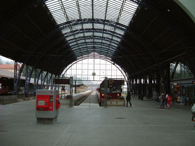 2日目の朝、朝食を食べる前に8：40分発ミュールダール行きの<br />電車を見に来ました。駅構内