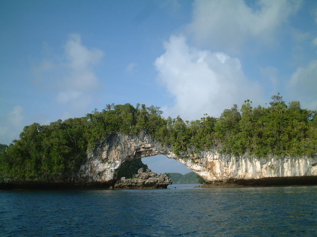 写真ポイントのナチュラルアーチ。<br />なんでこんなカタチになるんだろう・・・。