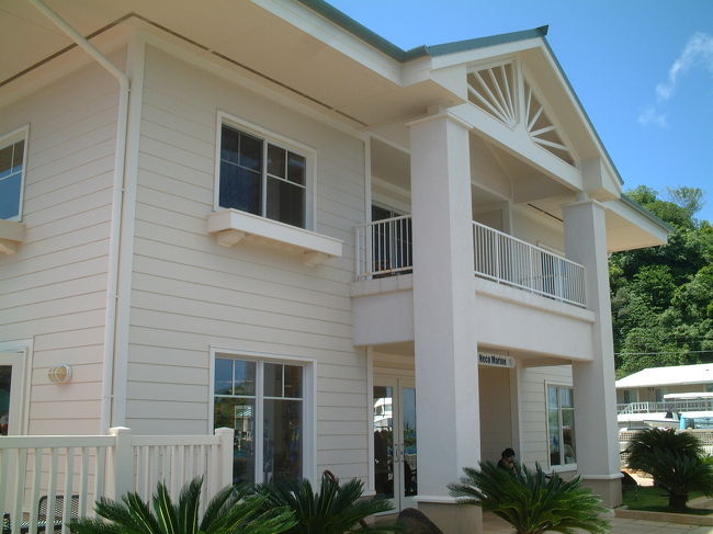 最終日はドルフィンパシフィックへ。<br />お世話になったのはネコマリン。<br />ＰＰＲへの無料送迎付きはウレシイです。<br />迎えに来た車は、やっぱり１０年超モノの日産ローレル。<br />ドアを開けるとギギギギギッ（お約束？）って壊れそう。