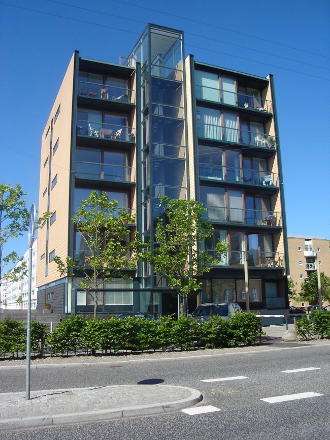 海に面している民家。こういう所に住むのが私の憧れ☆各ベランダに見える椅子やテーブルは北欧デザインらしいものばかり…。いいなぁ…と思いながら通り過ぎた。