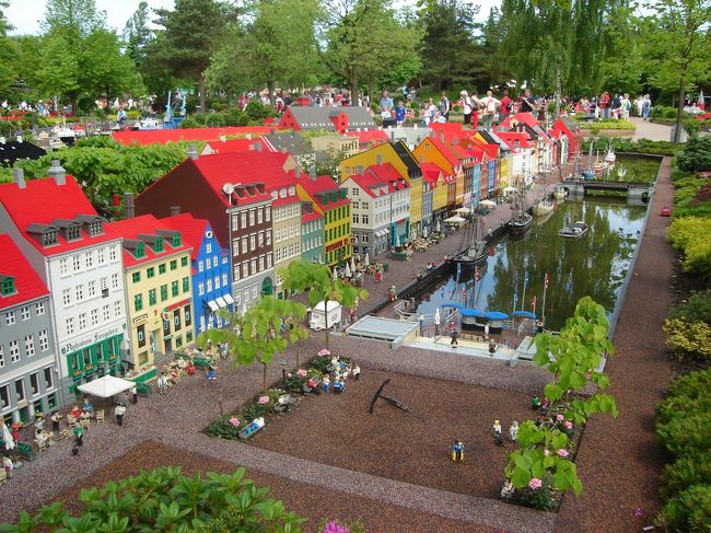 全てレゴで作られた、ニューハウン。運河は船が通るようになっている。すごい！すごすぎる！