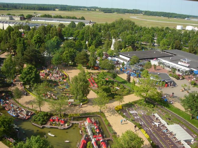 レゴランドを上から眺めた光景。建物以外はほとんどレゴで作られている。