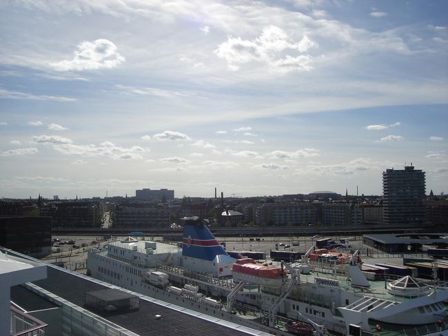 DFDSでコペンハーゲンからオスロへ船の旅。現地で申し込んですぐ取れました。写真は船上からコペンハーゲンの眺め。
