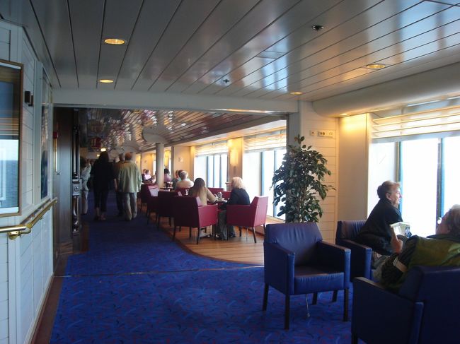 DFDSの船の中。広いし、綺麗。レストランもショップも何でもある。夜映画を観た。