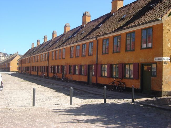 国立美術館の近くの民家（たぶん）おとぎ話に出てきそうな家。どういう人が住んでいるんだろうか…。全く人の気配がない。