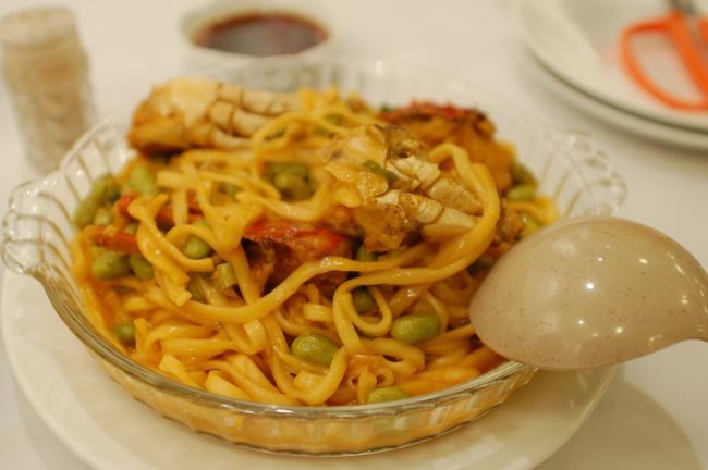 蟹味噌絡め麺は、（黄油？？）蟹が一匹入っている。殻ごとむしゃむしゃ食べれる。<br />