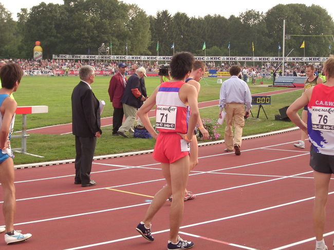 観客が向こう側にもびっしり入っているの、分かりますか？