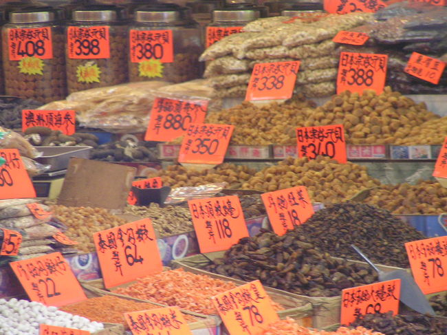 乾物？よく見ると日本、タイとか書いてあるみたいだけど・・。