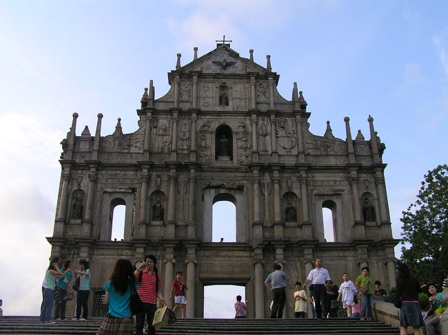 おなじみセントポール大聖堂です。この写真が撮りたかった〜。