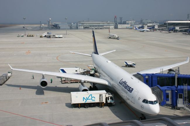 セントレアからフランクフルトへ向けて準備が進むＬｕｆｔｈａｎｓａのＡ３４０−３００です。