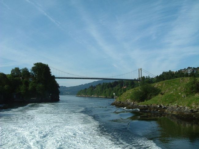 今日は良い天気です！　ベルゲンから外海に向っています