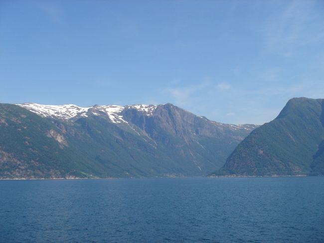外海からソグネフィヨルドに入りました