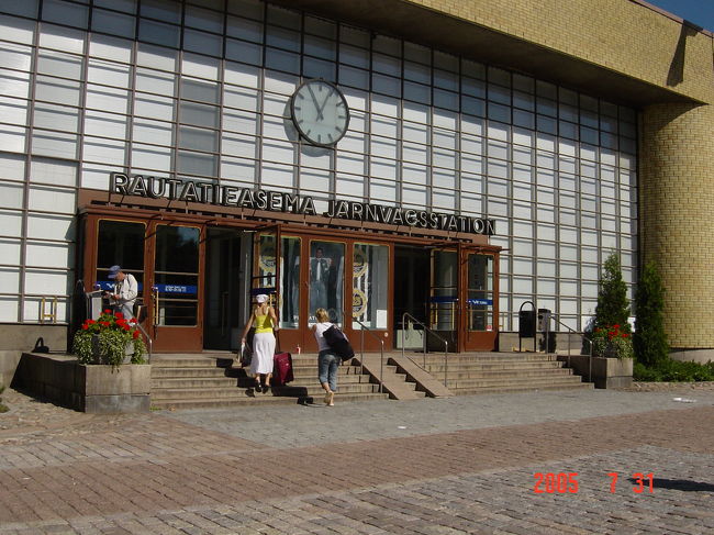 定刻どおり１１：００にトゥルク駅到着。<br />この日は日曜だったのでトゥルクの町の店はほとんどお休み。静まりかえっていました。<br />ということで、一気にバスで目的地のナーンタリへ向かいます。