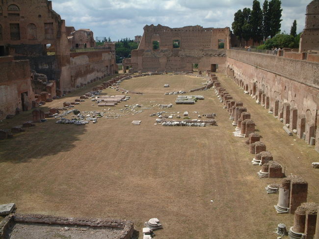 パランティーノの丘からスタディオを撮影