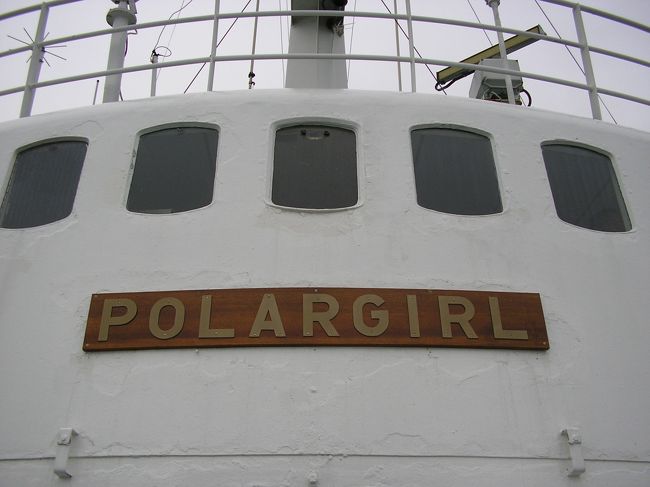 Polor girl内はバーもあり室内は暖かく快適です。