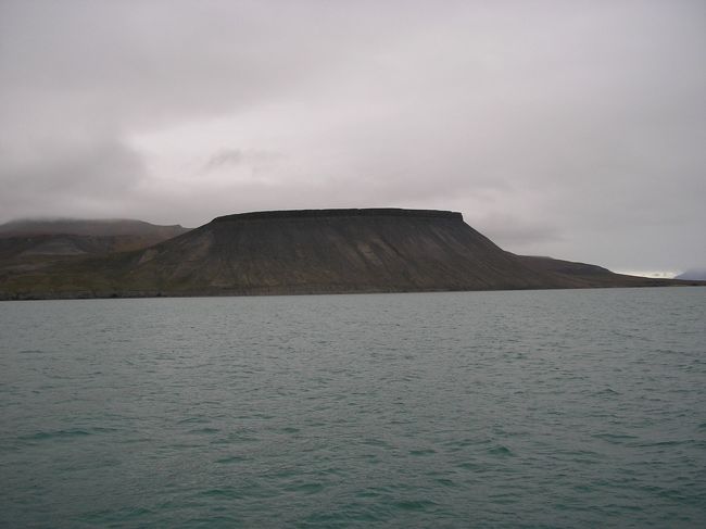 デッキに出ているのは相当寒いです。